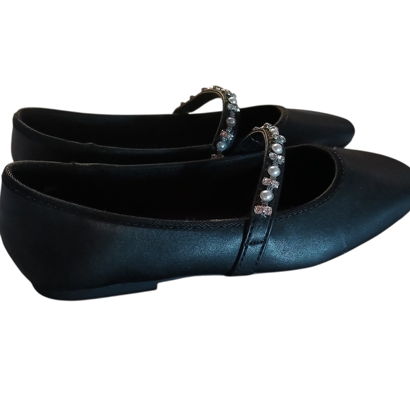 Jellypop Elegant Black Flats  w/Pearl Strap - Picture 3 of 6